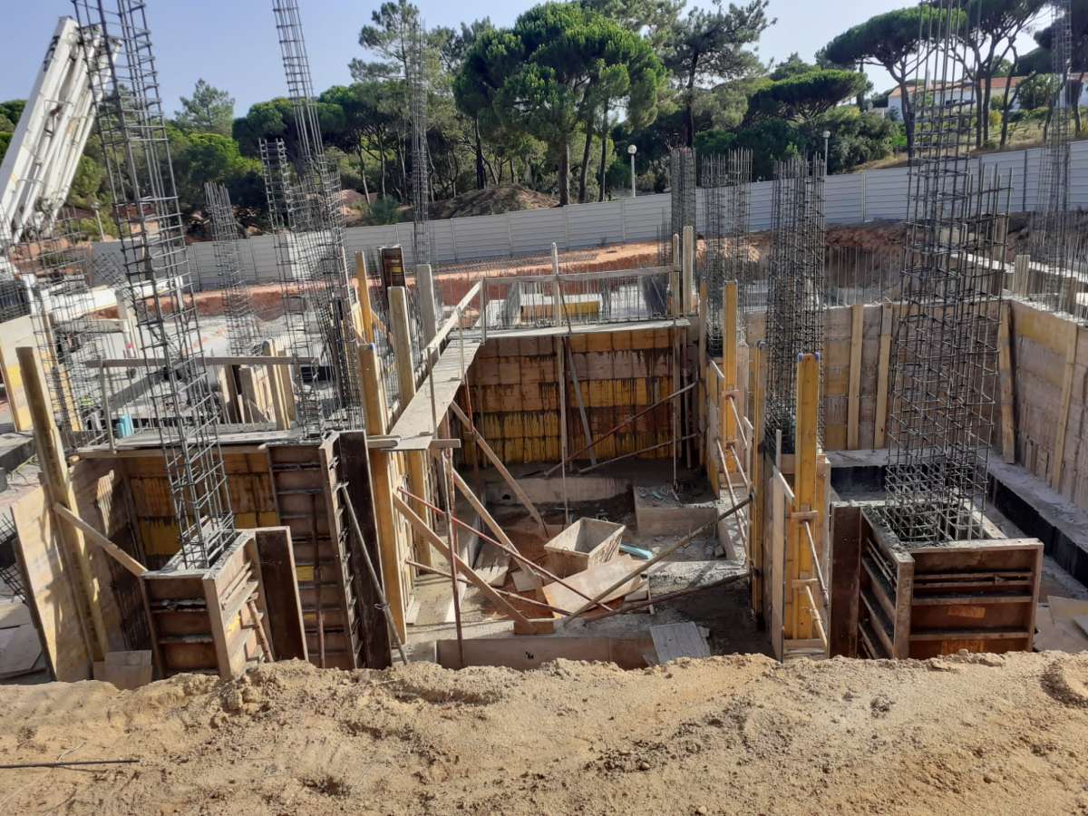 Construmax - Loulé - Colocação de Rodapés