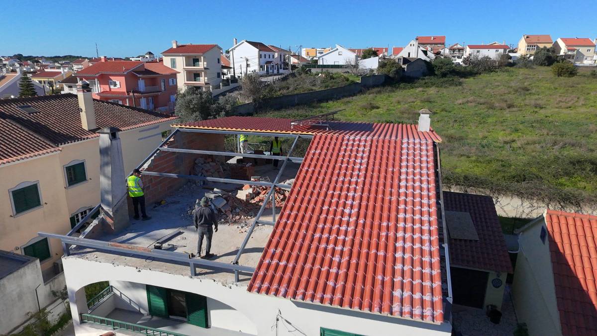 Leonardo Malta - Almada - Roof Installation or Replacement