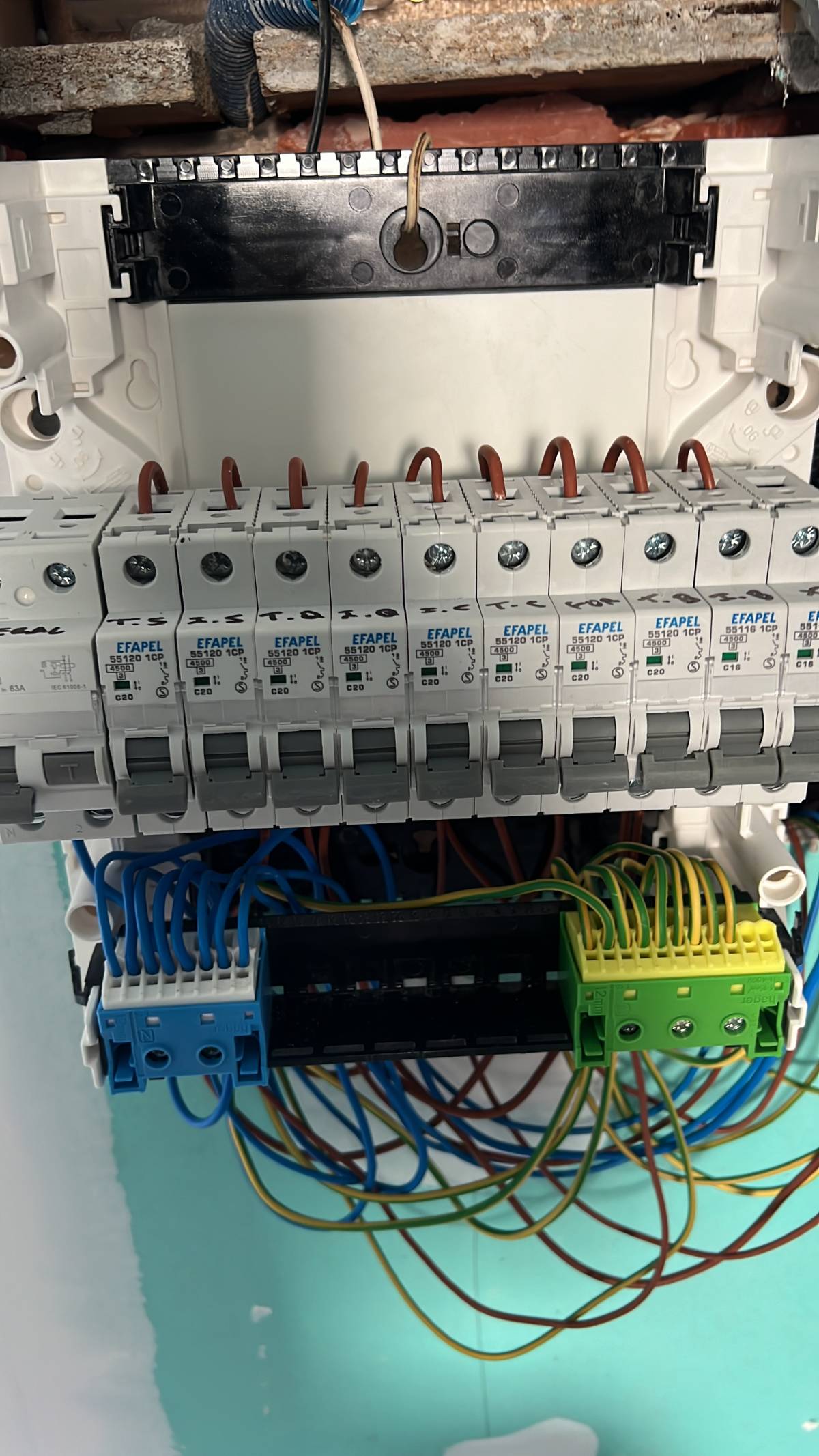 Yuri - Amadora - Telephone System Services