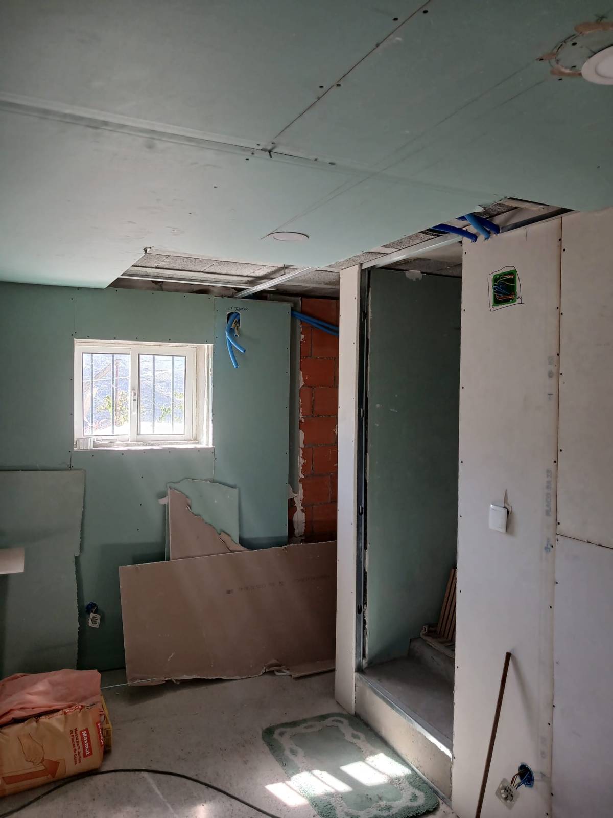 Teixeira remodelações - Cinfães - Hundezaun installieren