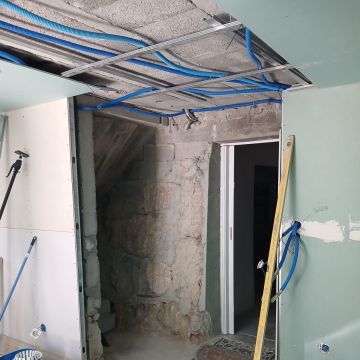 Teixeira remodelações - Cinfães - Trockenbau reparieren und Oberflächenstruktur geben