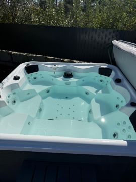 Pools, Whirlpools und Sauna
