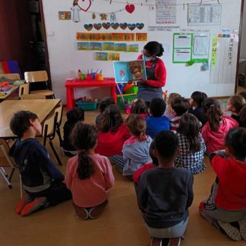 Flávia Bretes- Auxiliar de Ação Educativa/ Babysitter - Sintra - Babysitting