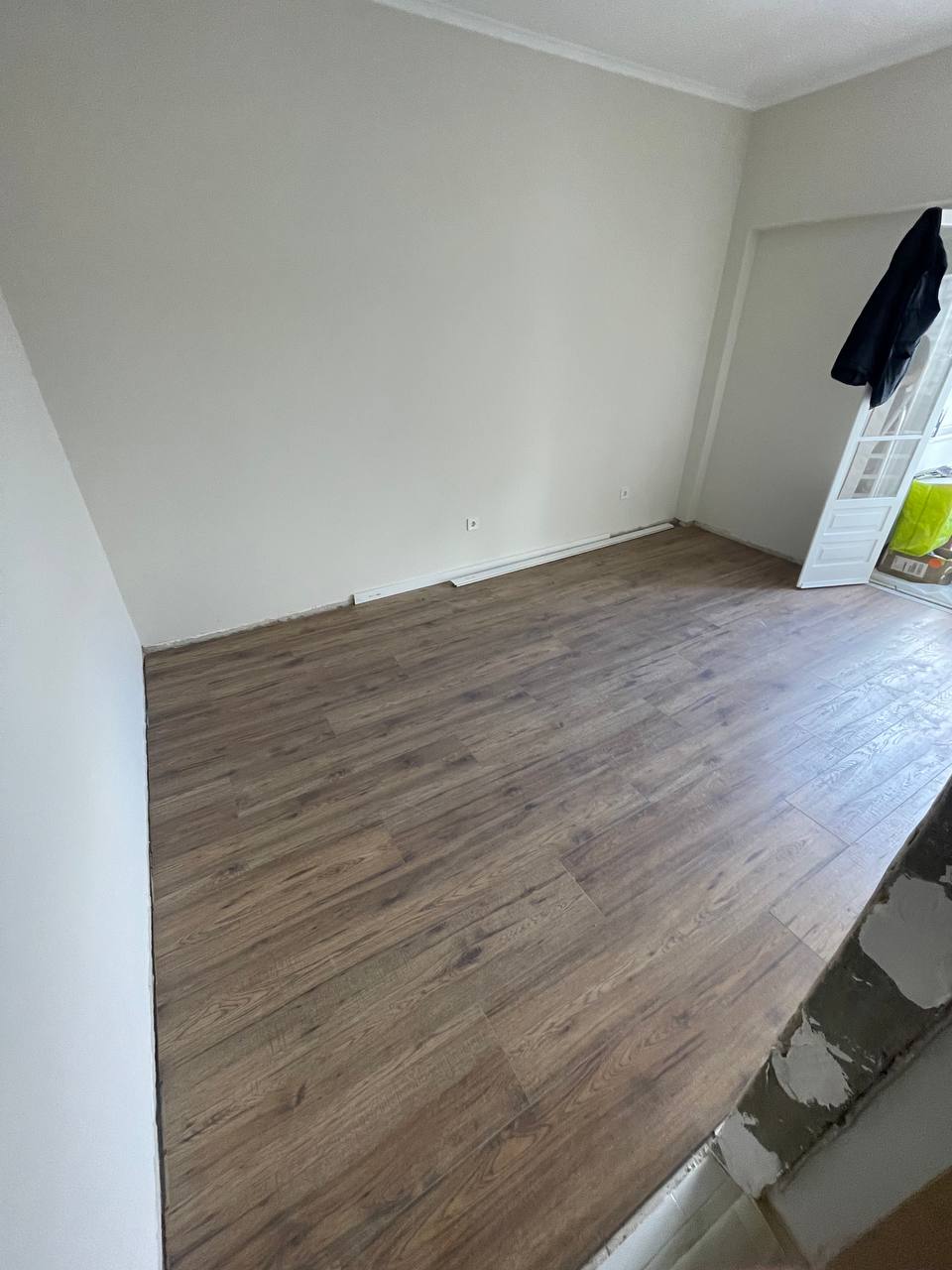Construção e renovação de apartamentos e casas + serviços complementares de limpeza e organização - Amadora - Instalação de Escadas