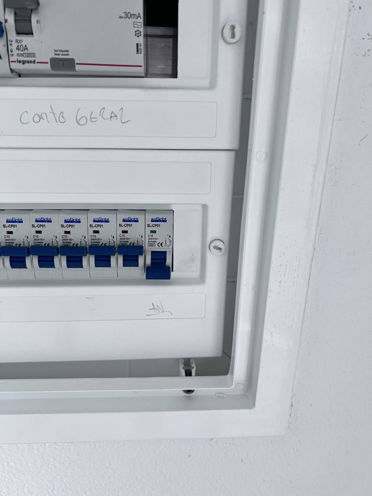 OldNewHouse - Caldas da Rainha - Reparação de Portadas