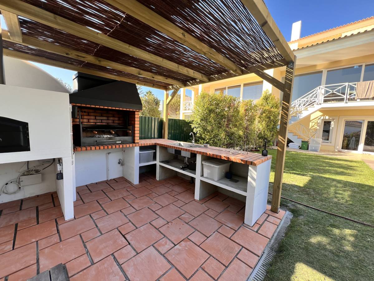 OldNewHouse - Caldas da Rainha - Instalação de Tapete de Relva