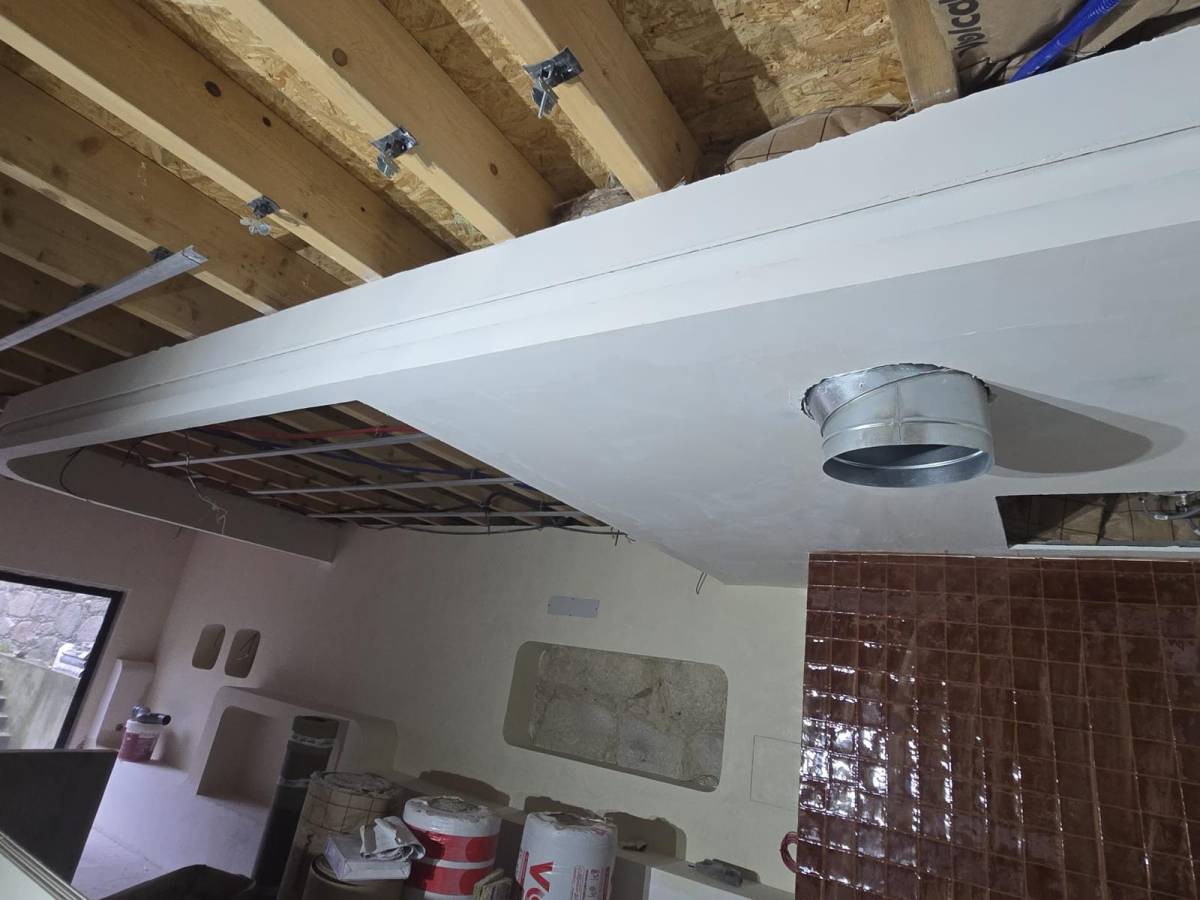 Pomins remodelações Marcos Pomin Unipessoal LDA - Vila Nova de Gaia - Reparação ou Substituição de Pavimento Vinílico ou Linóleo