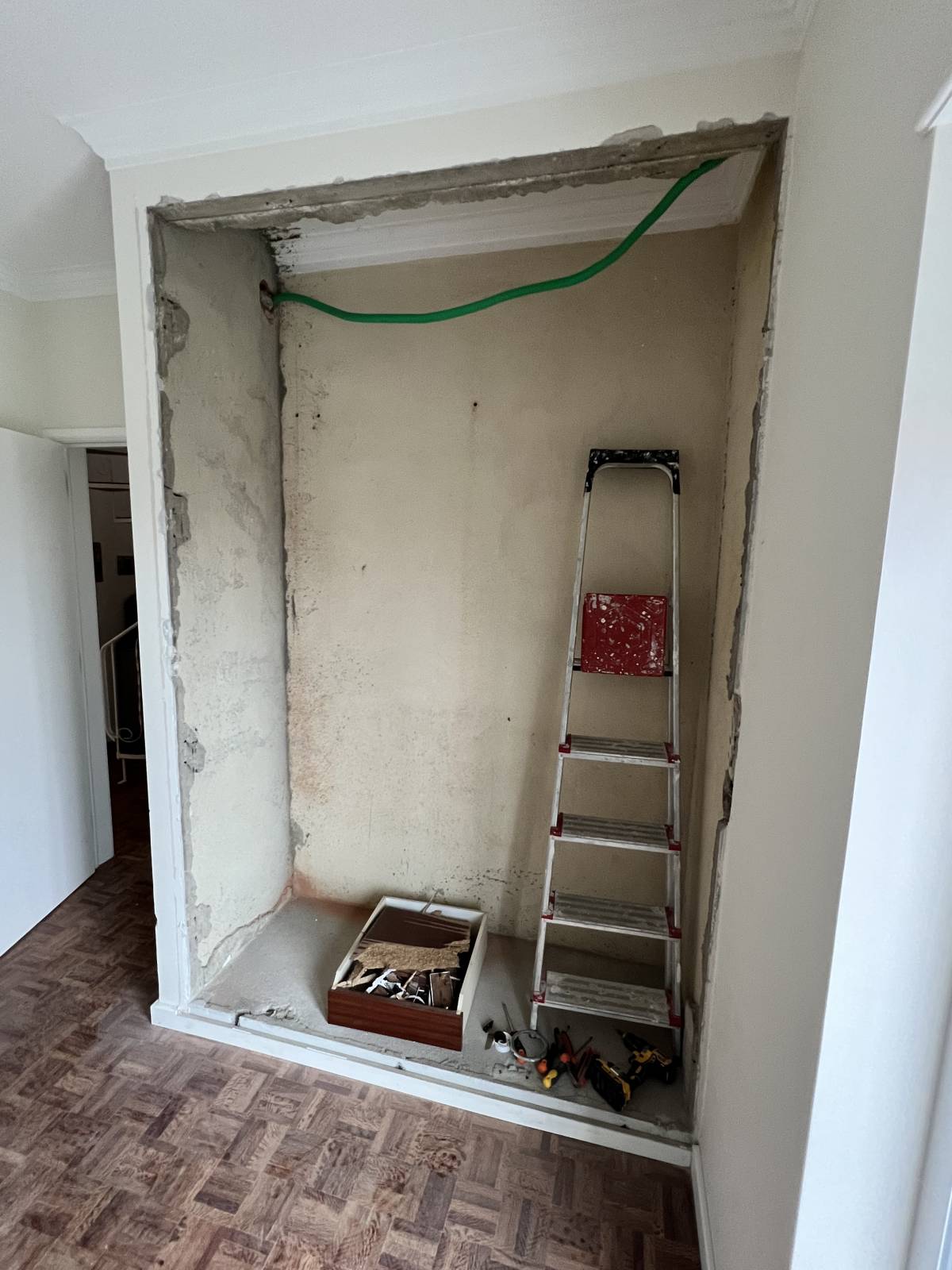 OldNewHouse - Caldas da Rainha - Instalação de Máquina de Lavar Roupa