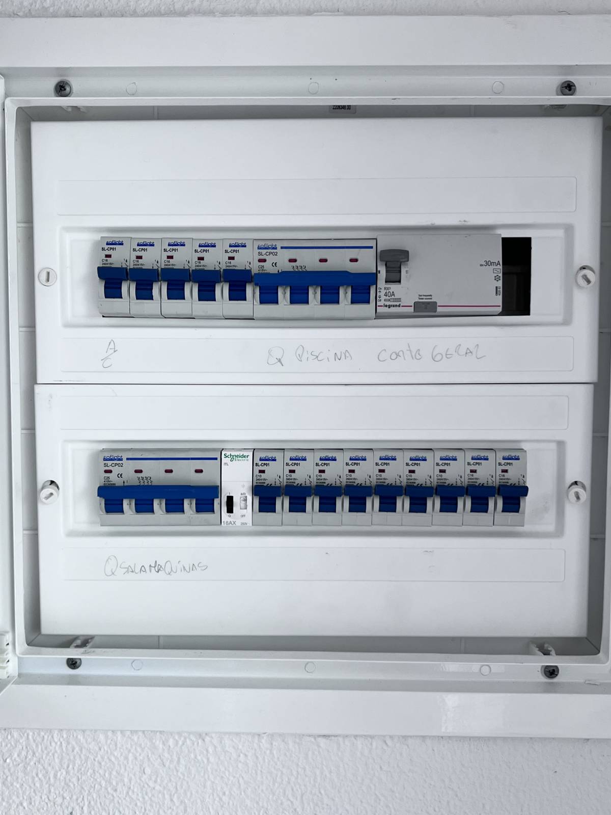 OldNewHouse - Caldas da Rainha - Reparação de Equipamento Desportivo