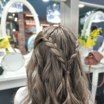 Carina - Gondomar - Hairdressers and Makeup Artists