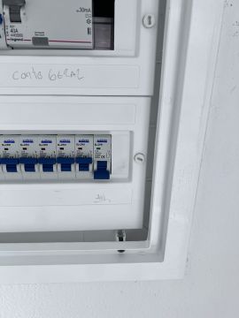 OldNewHouse - Caldas da Rainha - Reparação de Portadas