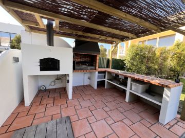 OldNewHouse - Caldas da Rainha - Serviço de Retroescavadora