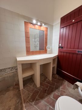 OldNewHouse - Caldas da Rainha - Remoção de Papel de Parede