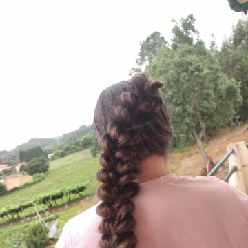 Carina - Gondomar - Hairdressers and Makeup Artists