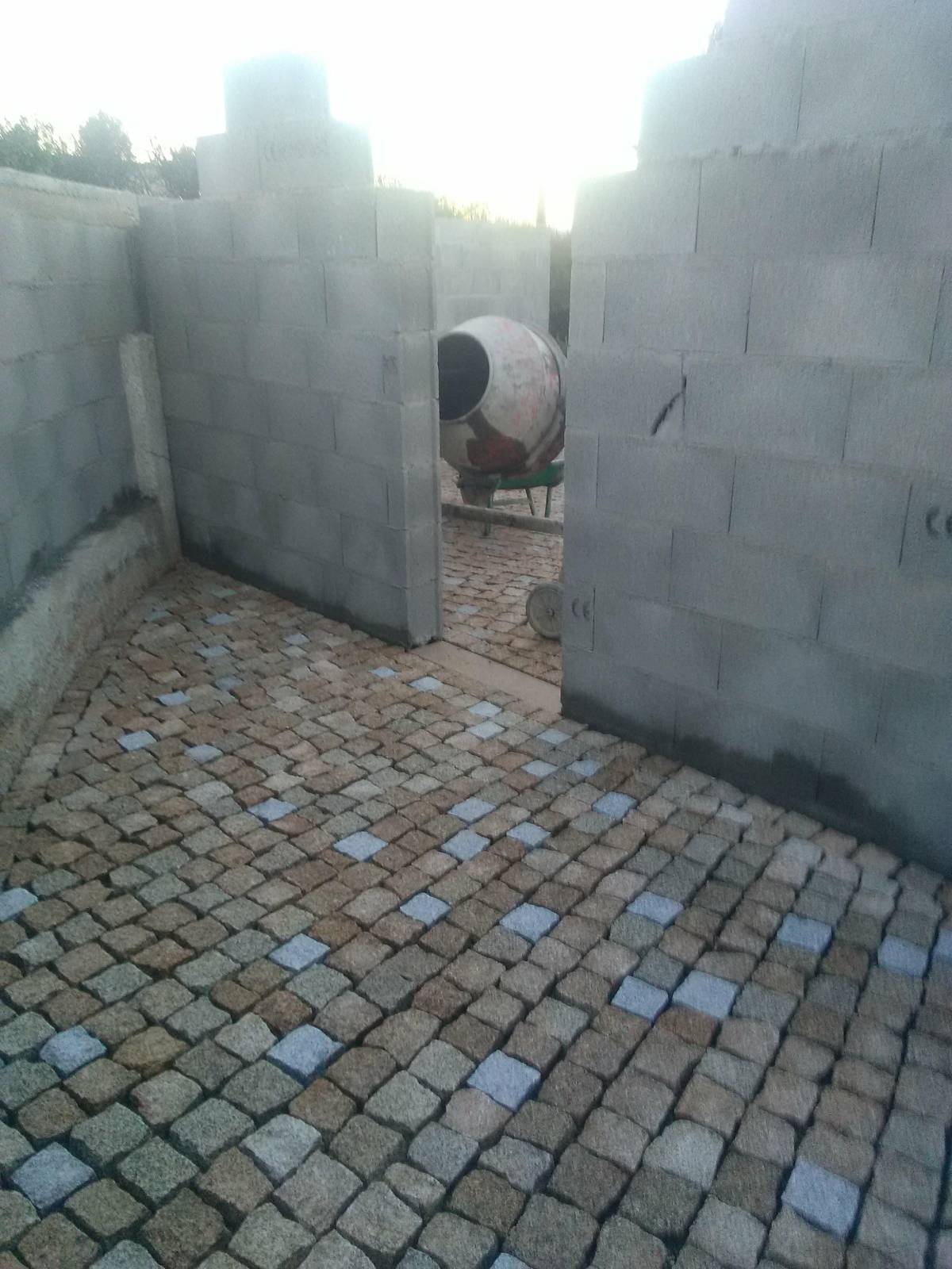 Silva Invicta Construções lda - Matosinhos - Dog Fence Installation