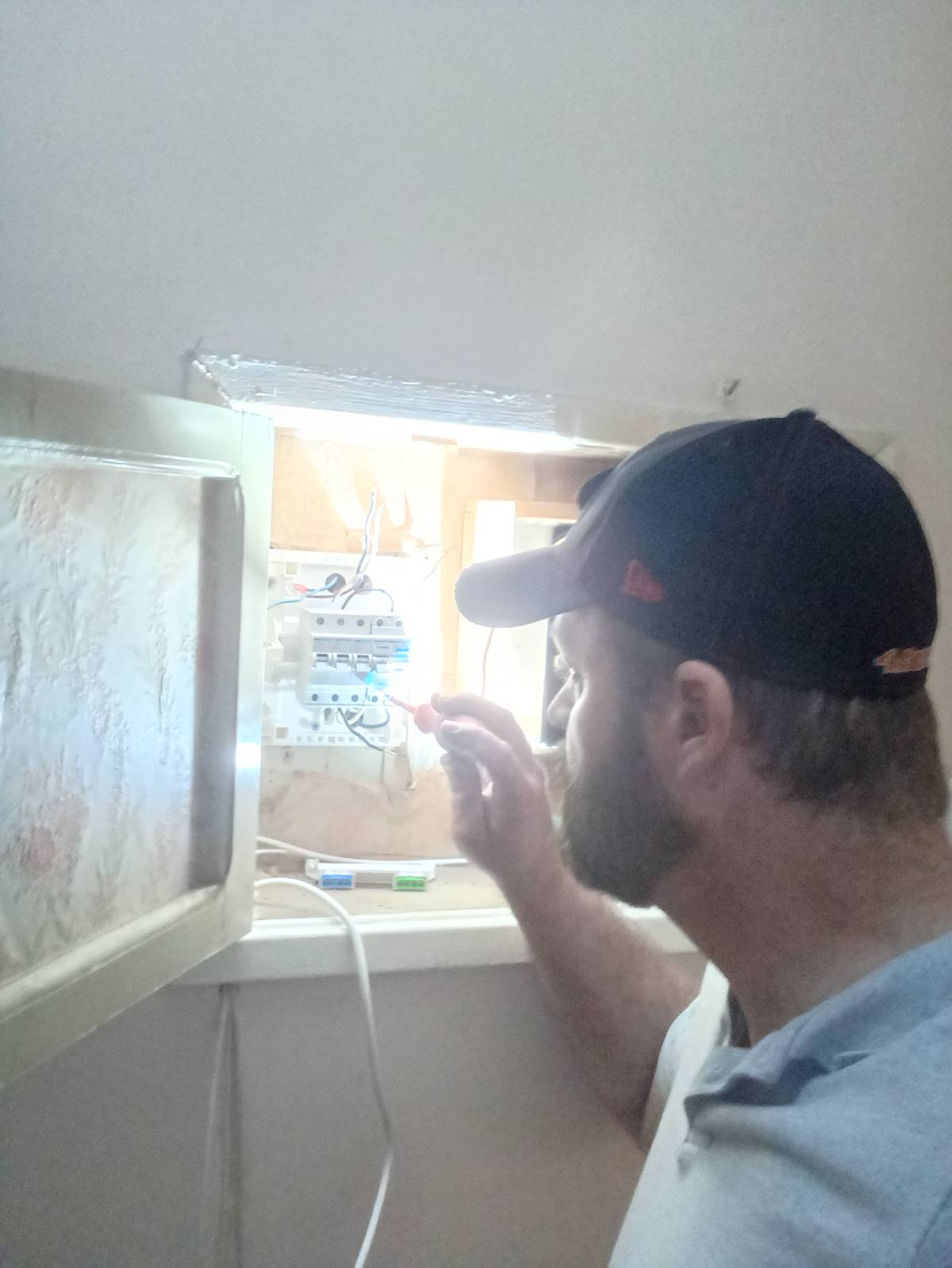 Claudio - Oeiras - Instalación de lámparas