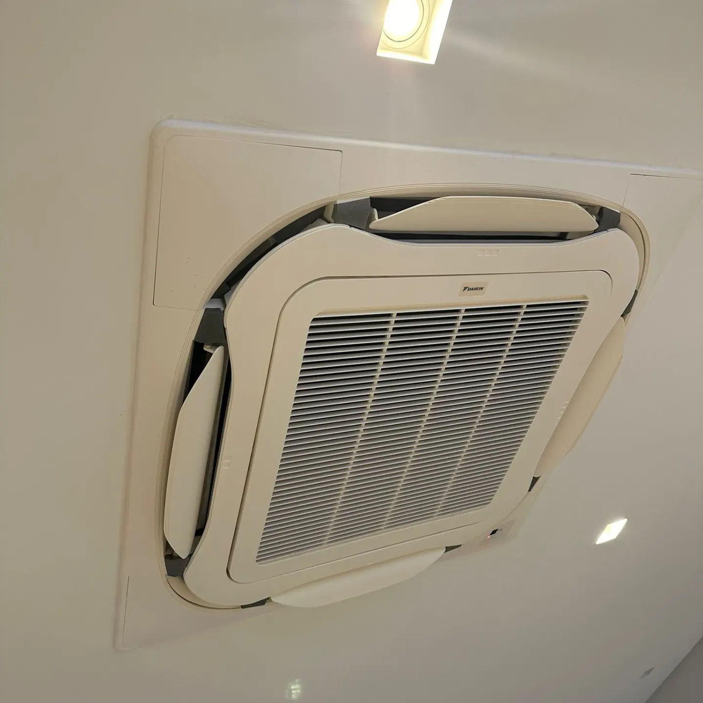 CleanSplit - Amadora - Bathroom Fan Installation or Replacement