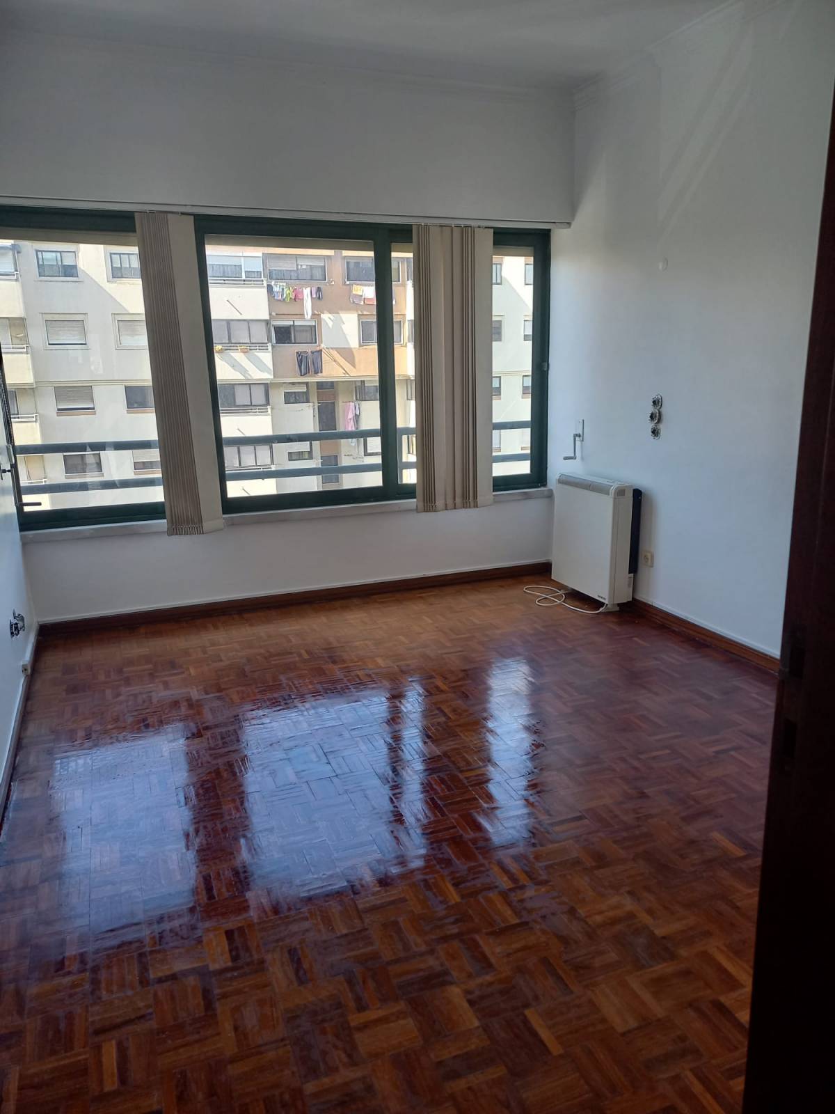 Kf pintura e revestimentos remodelação - Sintra - Hardwood Floor Repair or Partial Replacement