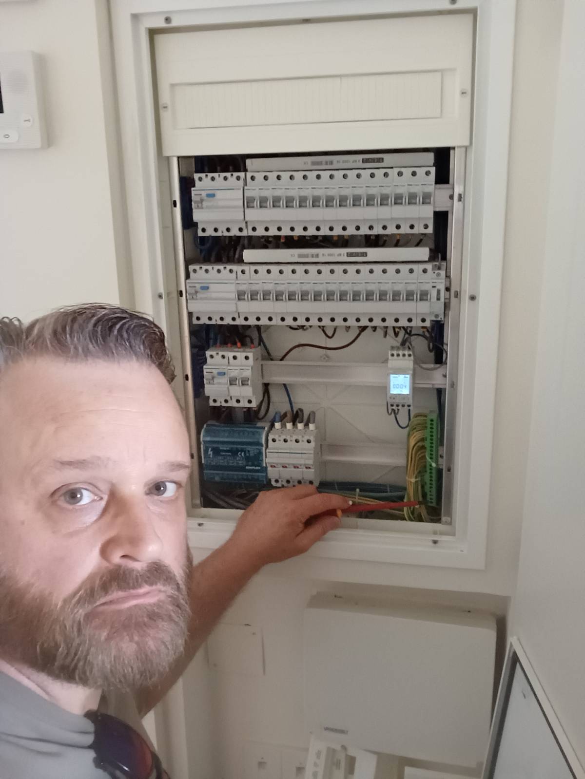 Claudio - Oeiras - Instalación de lámparas