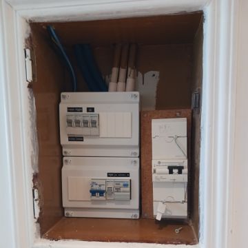 Claudio - Oeiras - Instalación de cajas de fusibles