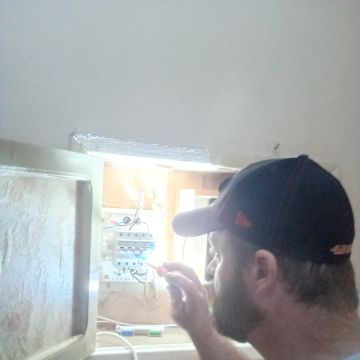 Claudio - Oeiras - Instalación de lámparas