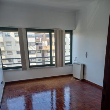 Kf pintura e revestimentos remodelação - Sintra - Hardwood Floor Repair or Partial Replacement