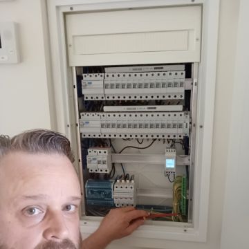 Claudio - Oeiras - Instalación de lámparas