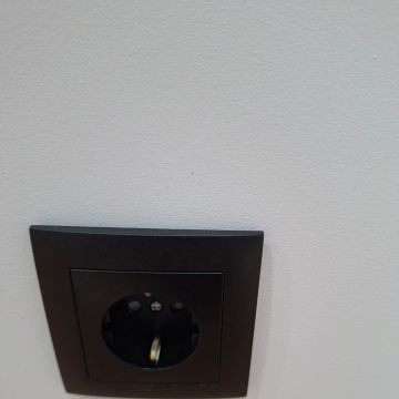 Pro-Eletricity - Eletricidade e Segurança Eletrónica - Santa Maria da Feira - Instalação de Lâmpada