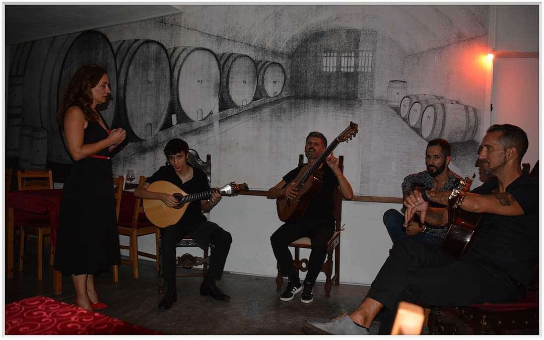 Maria Vicente | Fadista - Lisboa - Entretenimento com Banda Musical