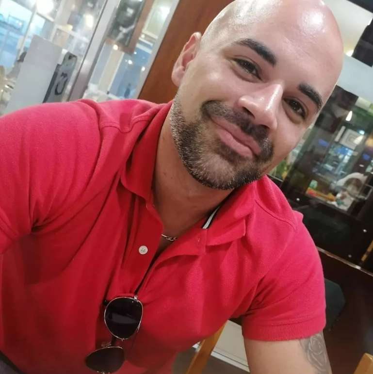 Fábio - Vila Nova de Gaia - Translation