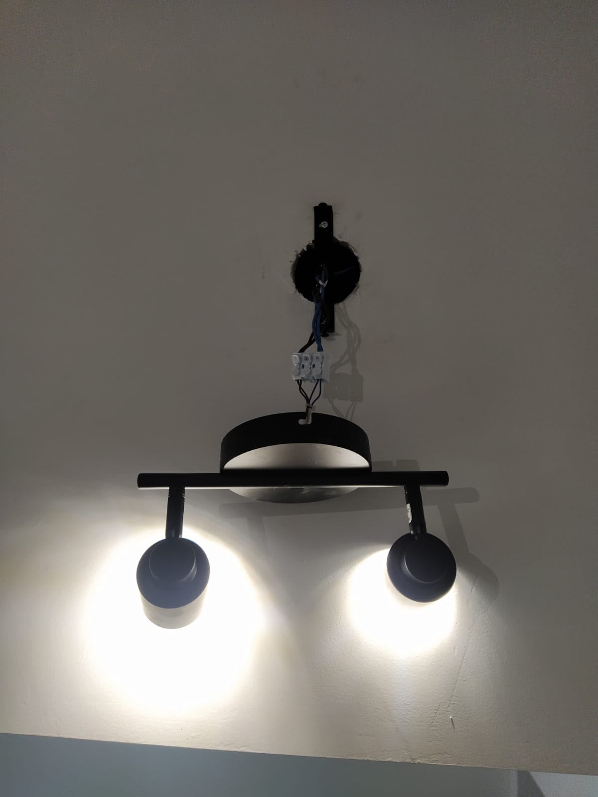 Dima Serviços Elétricos - Vila Nova de Famalicão - Instalação de Lâmpada