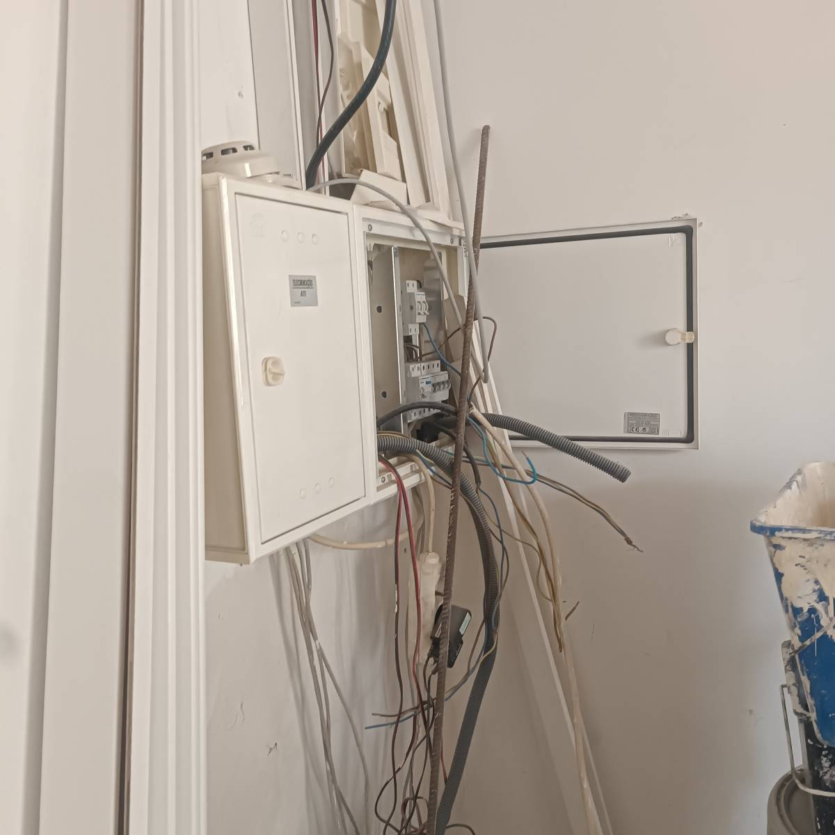 Dima Serviços Elétricos - Vila Nova de Famalicão - Problemas Elétricos e de Cabos