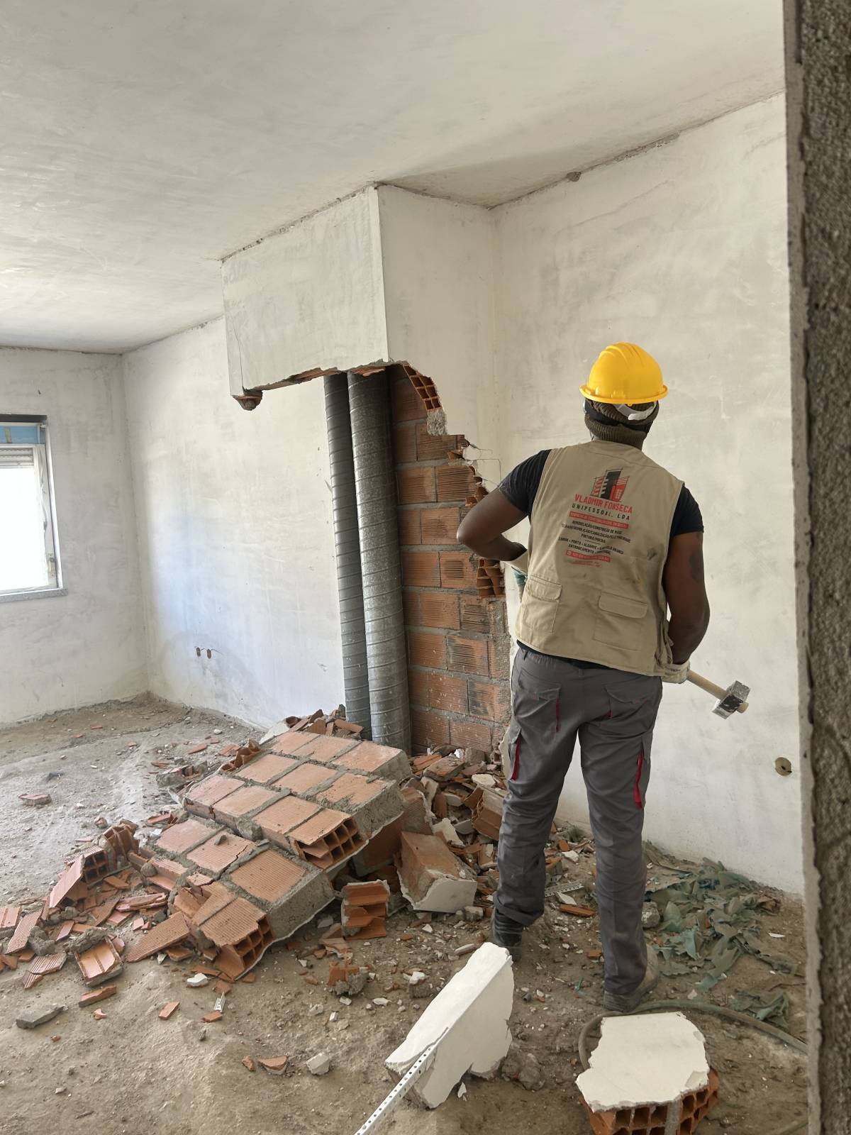Vladmir Fonseca - unipessoal,Lda - Loures - Limpeza de Lareiras e Chaminés
