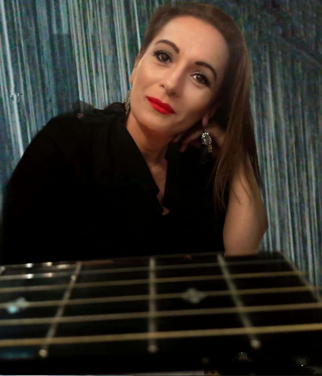 Maria Vicente | Fadista - Lisboa - Entretenimento com Músico a Solo