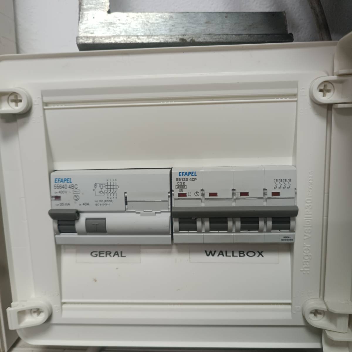 Dima Serviços Elétricos - Vila Nova de Famalicão - Instalação de Lâmpada