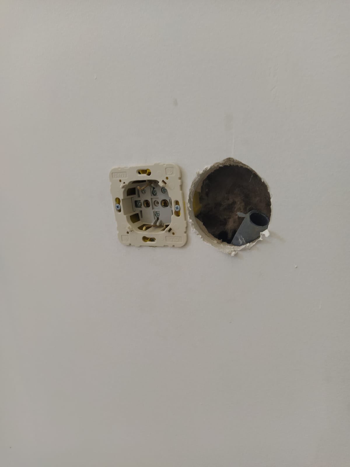 Dima Serviços Elétricos - Vila Nova de Famalicão - Problemas Elétricos e de Cabos