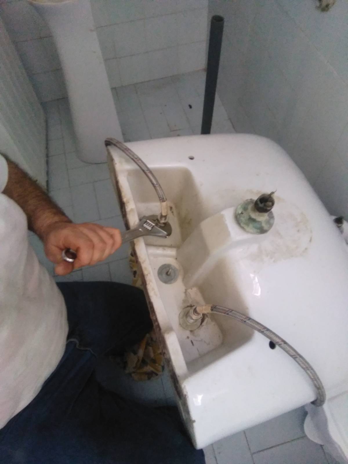 MU Serviços Canalização & Reparações Domésticas - Évora - Elektrogeräte montieren