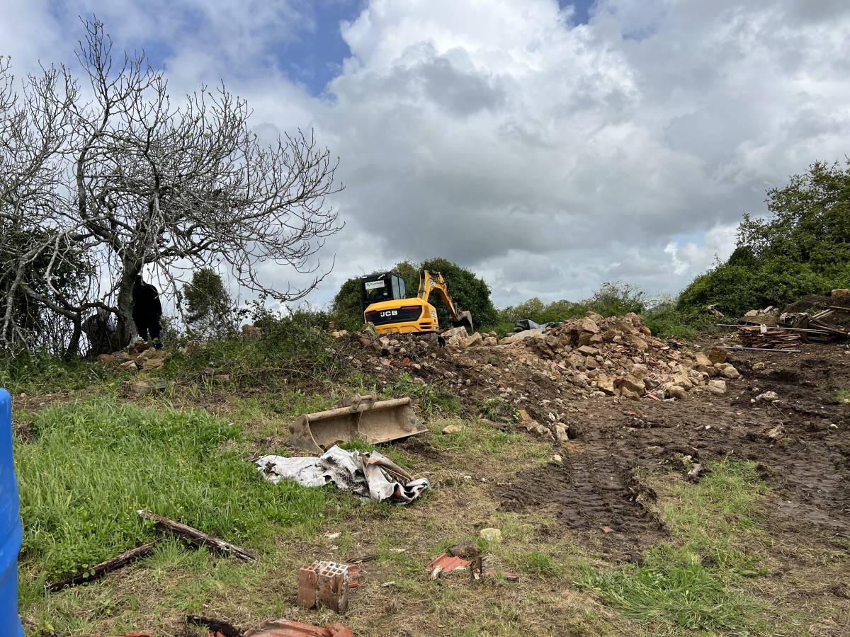 Vladmir Fonseca - unipessoal,Lda - Loures - Instalação de Pavimento em Pedra ou Ladrilho