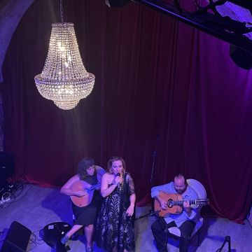 Maria Vicente | Fadista - Lisboa - Entretenimento com Banda Musical