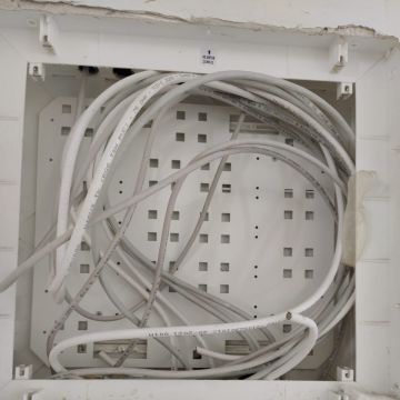 Dima Serviços Elétricos - Vila Nova de Famalicão - Arranjo de Disjuntor ou Caixa de Fusíveis