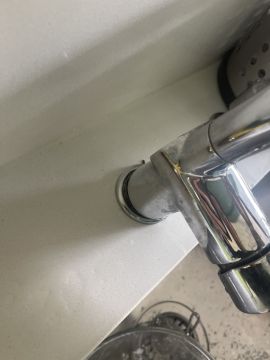 Canalizador (Reparação de Lavatório e Torneira)