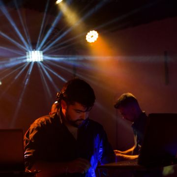 DJ Carlos - Almeirim - Aluguer de Equipamento de Iluminação para Eventos