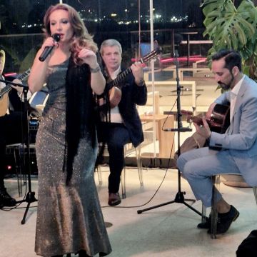 Maria Vicente | Fadista - Lisboa - Entretenimento com Músico a Solo