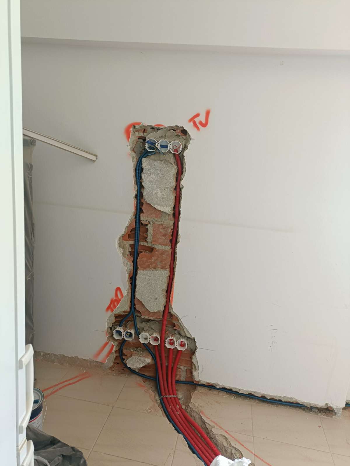 SmartConstruções - Almada - Circuit Breaker Panel or Fuse Box Installation