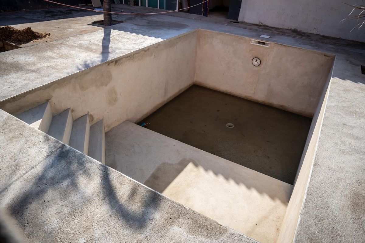 MRC Remodelações & Construções - Almada - Stone or Tile Flooring Installation