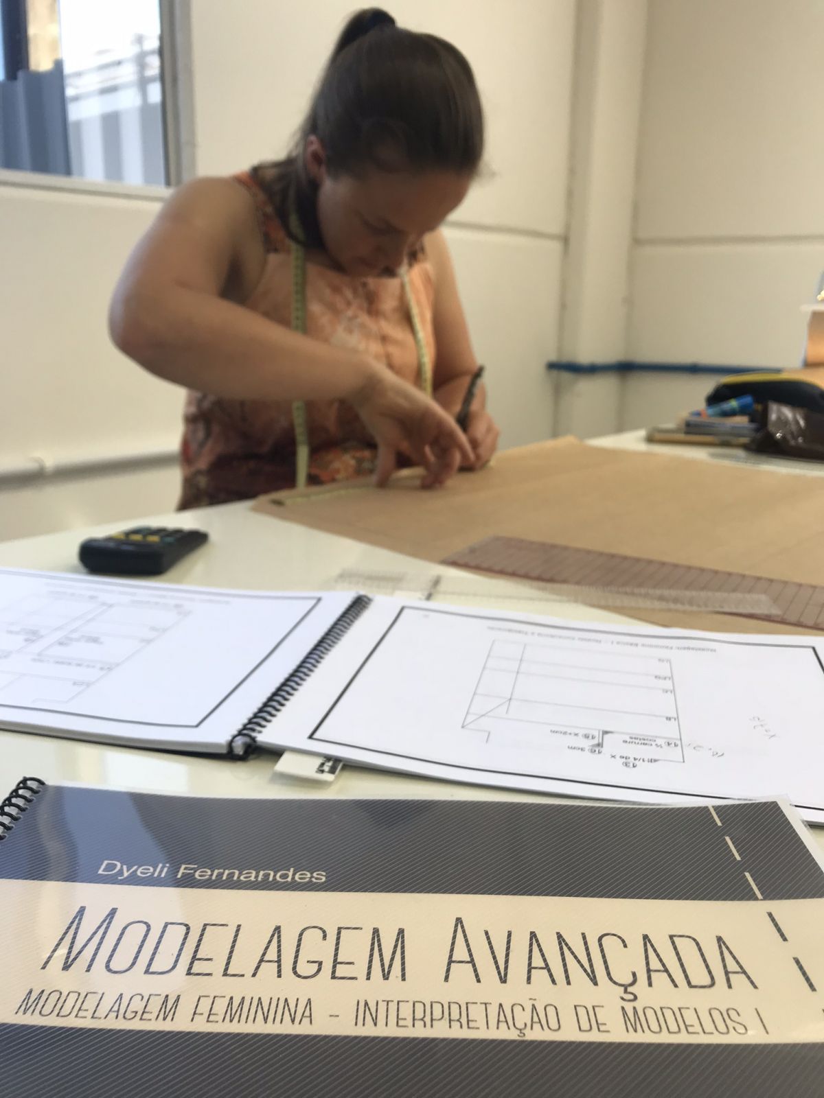 Dyeli Fernandes - Almada - Formação em Moda e Design de Roupa