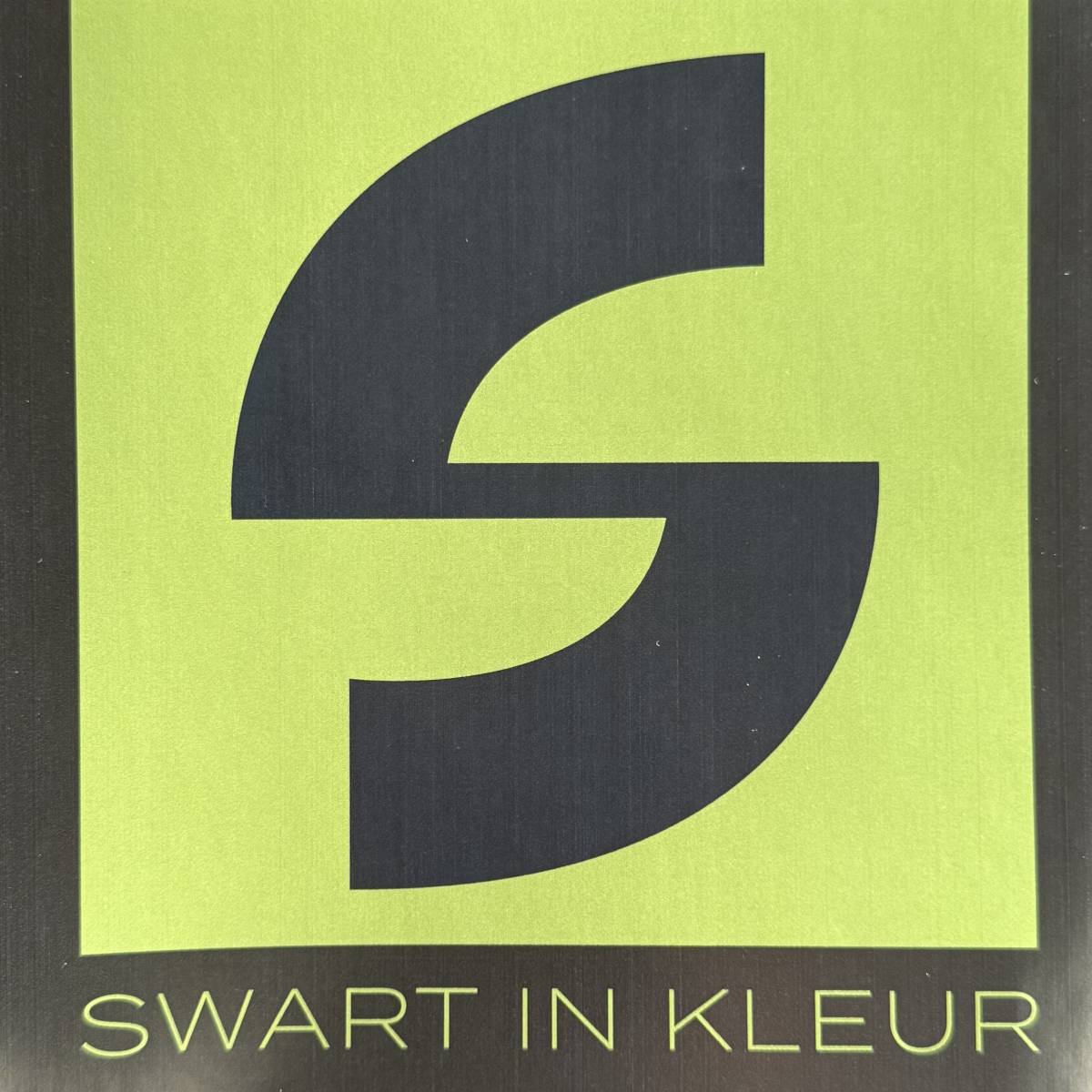 Swart in Kleur - Bom Pintura - Tavira - Accrochage de tableaux et installation d’œuvres d’art