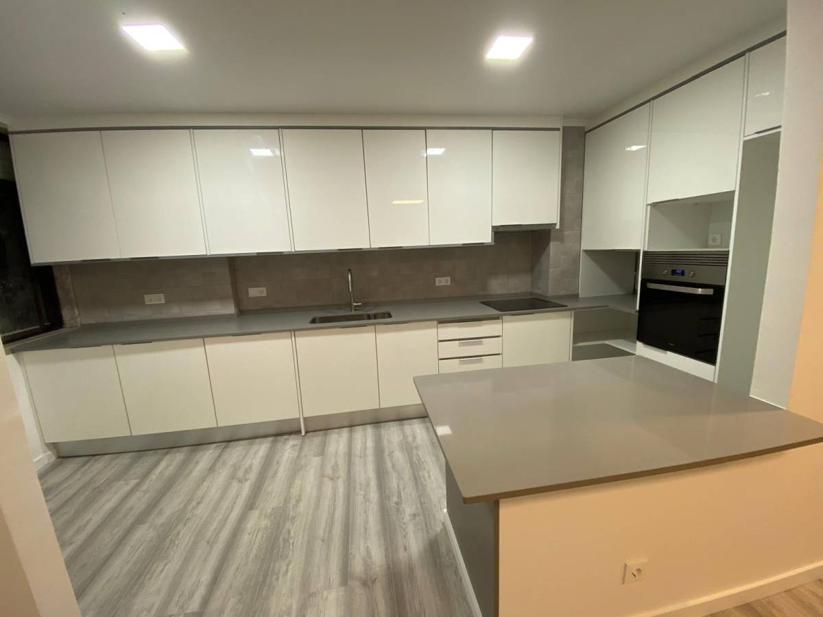 S&W CONSTRUÇOES E REMODELAÇOES - Almada - Kitchen Remodel