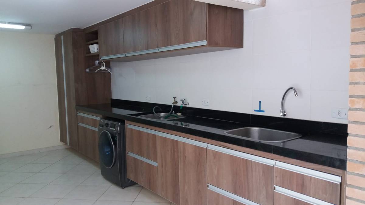 Feito por Ela - Vila Franca de Xira - Schrank umbauen