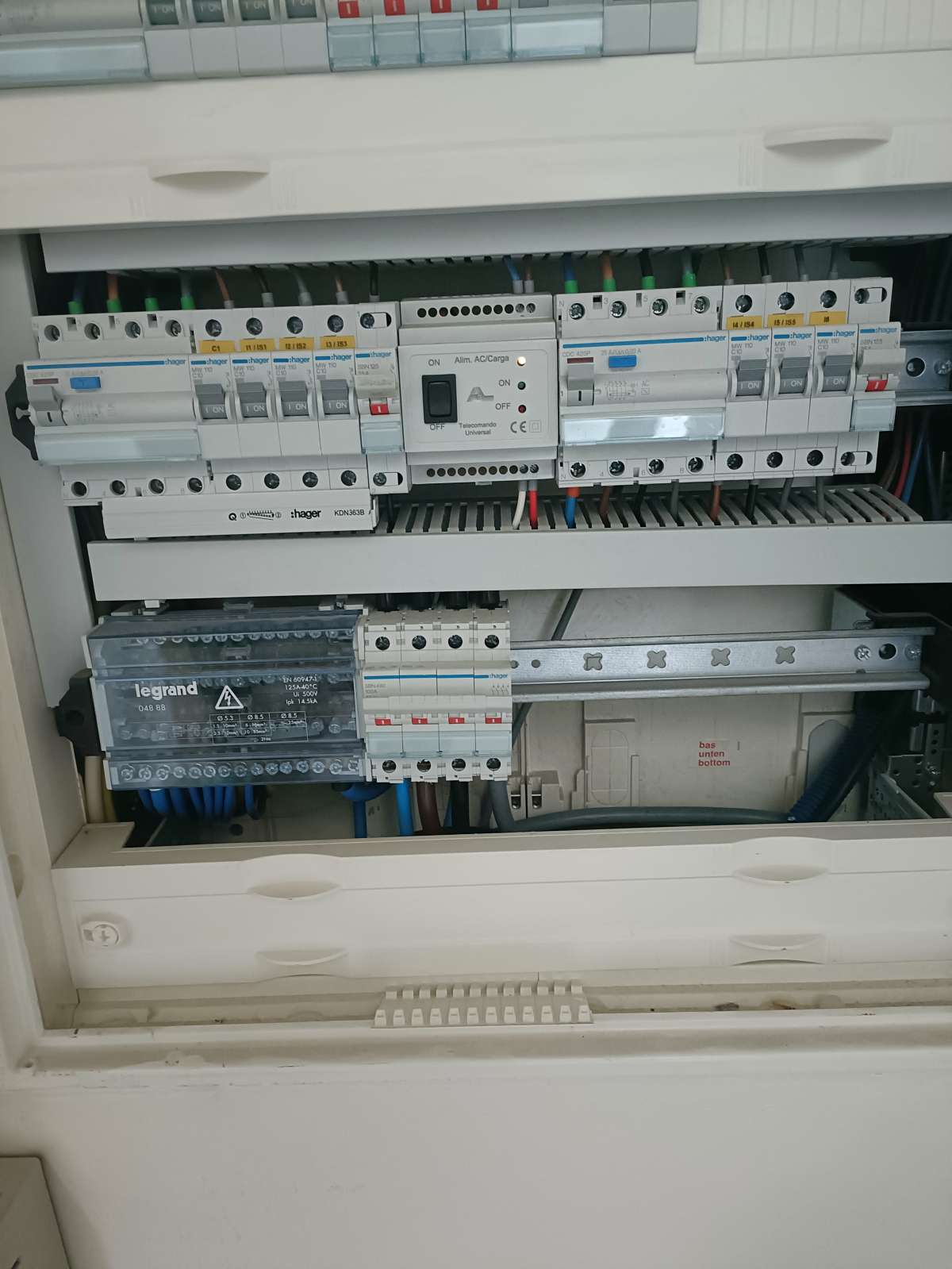 SmartConstruções - Almada - Switch and Outlet Installation